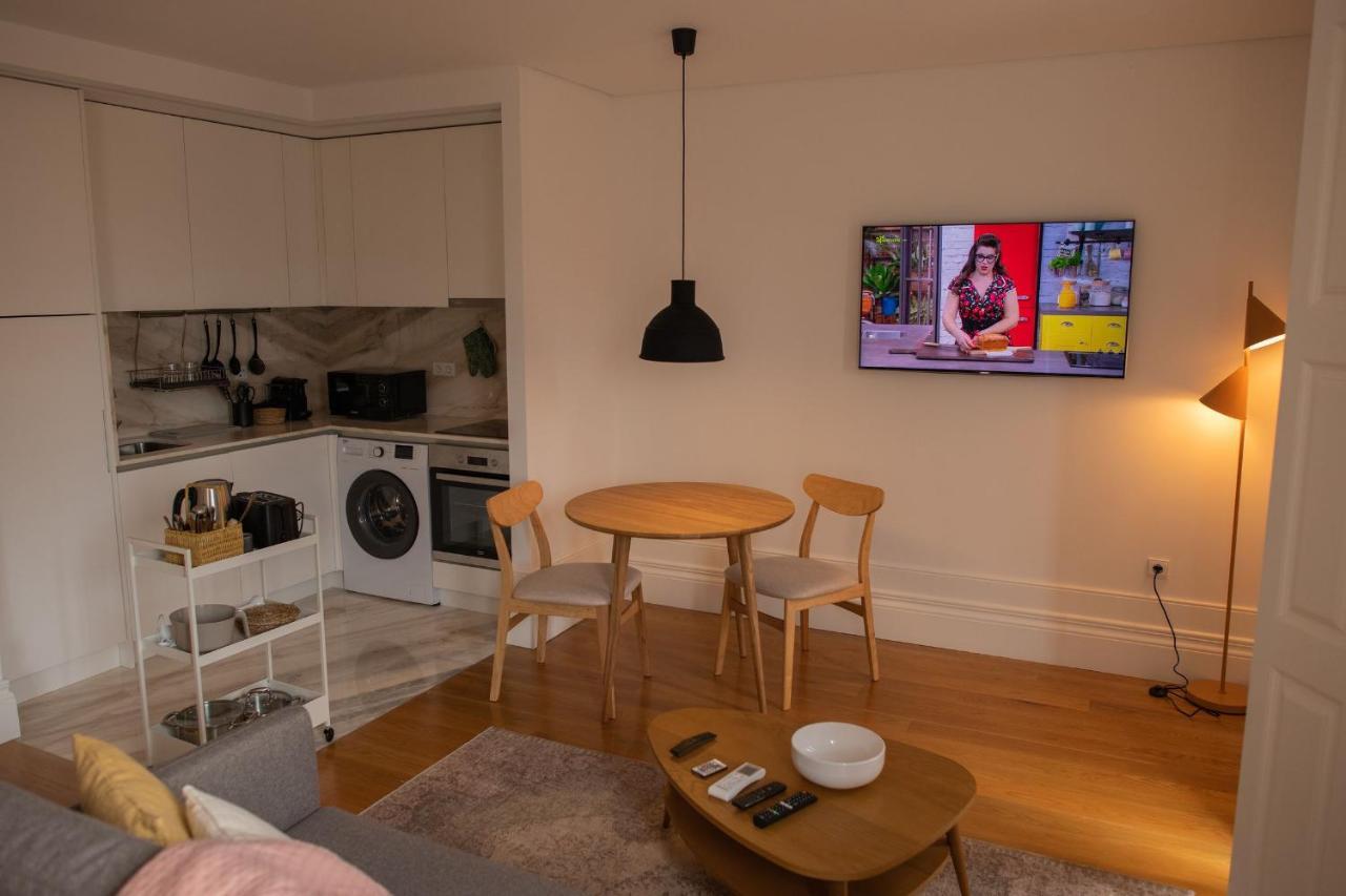 Spacious Studio W/ Balcony & Ac By Lovelystay Porto Exterior foto