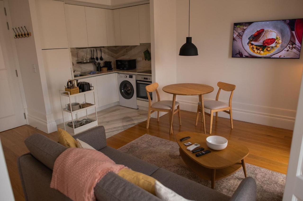 Spacious Studio W/ Balcony & Ac By Lovelystay Porto Exterior foto